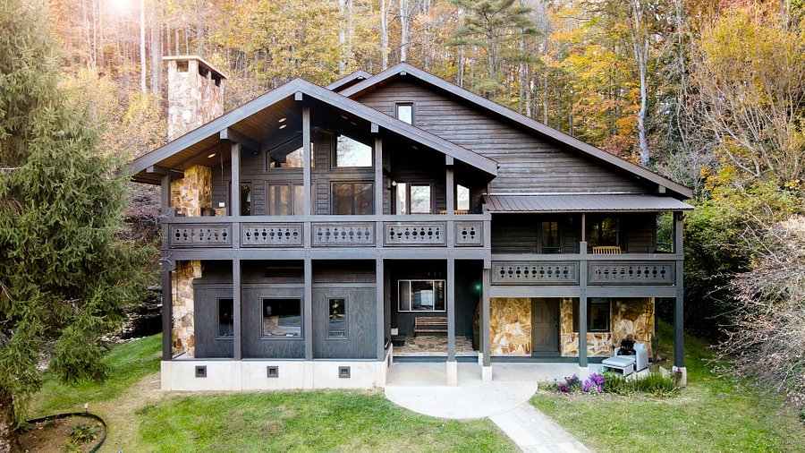 Outland Lodge Exterior